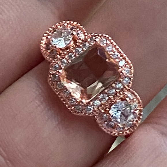 New beautiful Gold Plated Radiant Crystal Ring - Picture 3 of 6